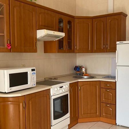 Comfortable Apartment On The Obolon Киев Екстериор снимка