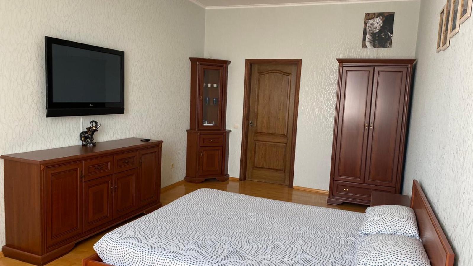 Comfortable Apartment On The Obolon Киев Екстериор снимка