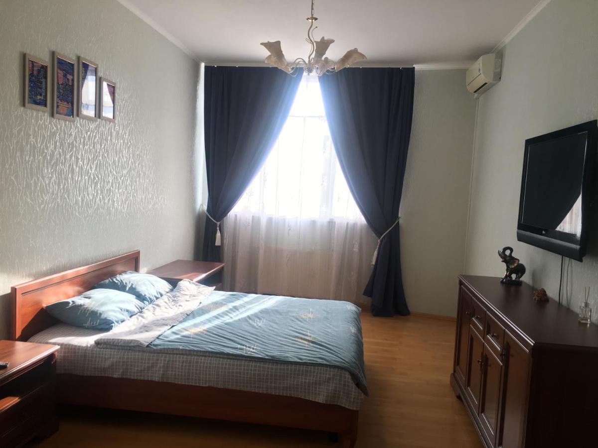 Comfortable Apartment On The Obolon Киев Екстериор снимка